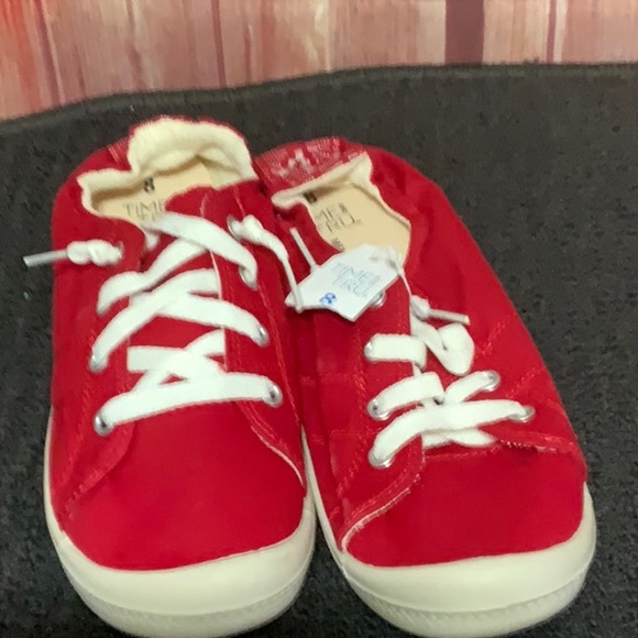 Time and Tru memory foam red NWT easy on off sneakers - Picture 2 of 4